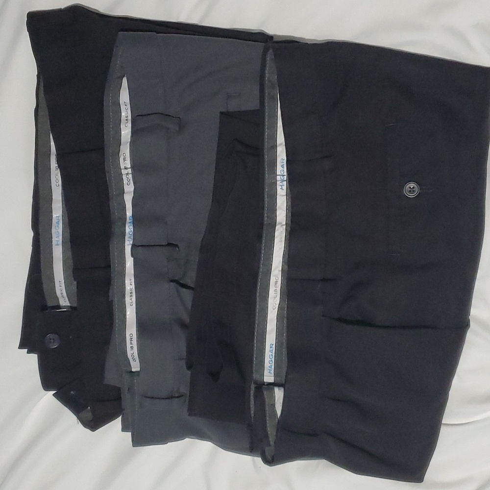 Hagger 42x30 classic Fit Dress Pants. 3 Pairs; 2 black 1 gray.
